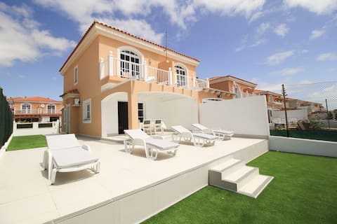Bright & relaxing holiday home