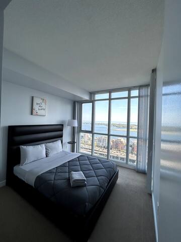 Elite 3 bedroom lake/park view. Sleeps 8 gallery image 3