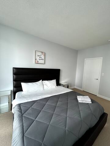 Elite 3 bedroom lake/park view. Sleeps 8 gallery image 4