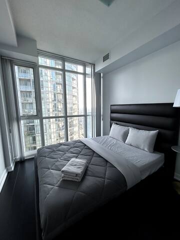 Elite 3 bedroom lake/park view. Sleeps 8 gallery image 5