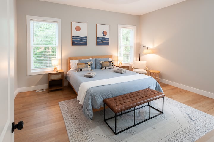 ตื่นขึ้นมาตอนเช้าในห้องสวีทหลักโดยไม่มีสัญญาณเตือน! 