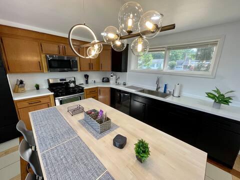 Central Location River View Free Laundry & Parking