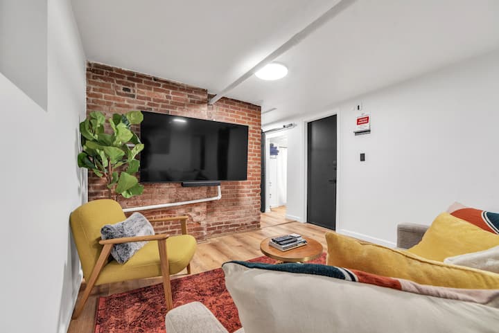 Brand New Studio Brownstone On A Historic St! - Springfield Museums