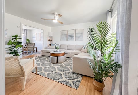 2 Mi to Beach | Hot Tub | Bright & Modern