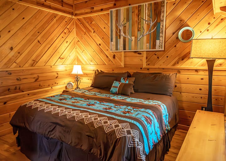 ห้องนอนชั้นบน (คิงไซส์) - ไม่มีห้องน้ำในตัว