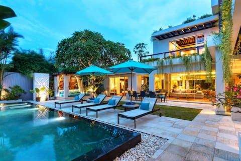 Luxury three bedroom villa near the beach Jimbaran