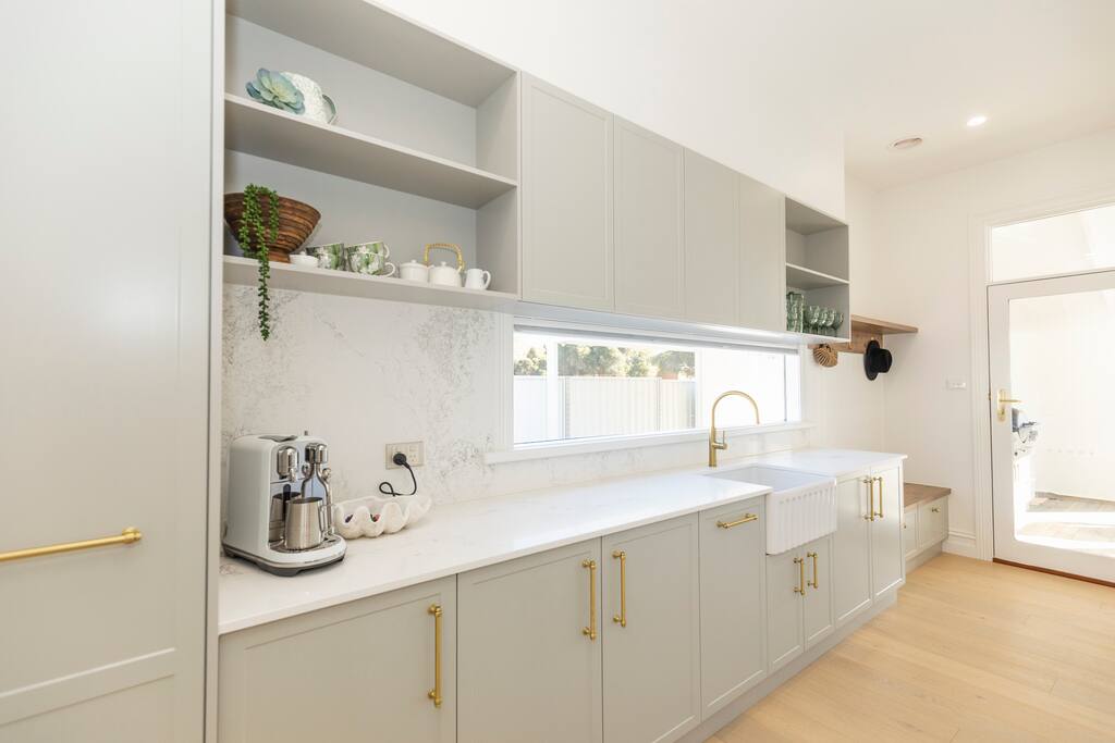 White House Swan Hill