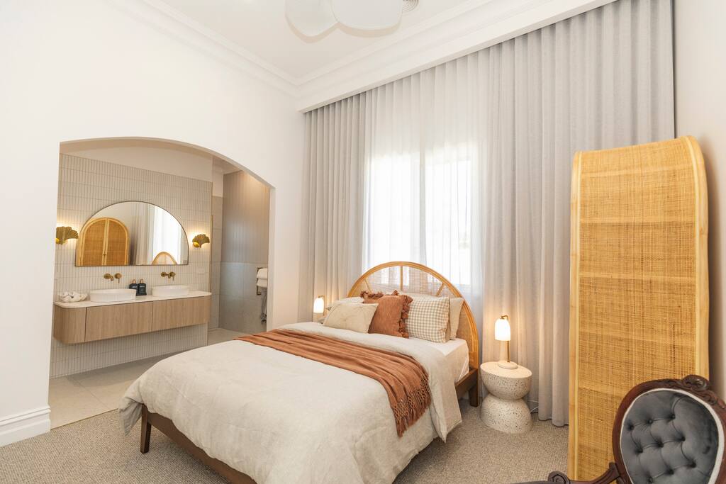 White House Swan Hill