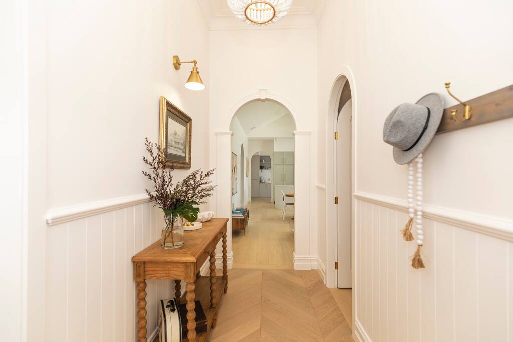 White House Swan Hill