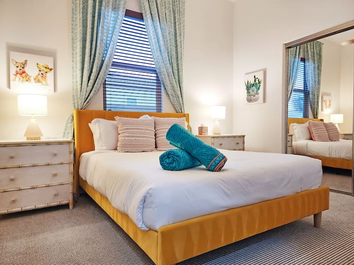 ห้องนอน 3 พร้อมเตียงควีนไซส์