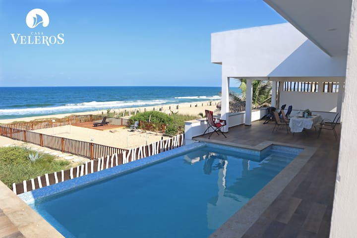 Casa Veleros, a beachfront house