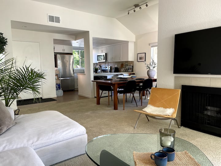 Newport Beach Central Location - Costa Mesa, CA