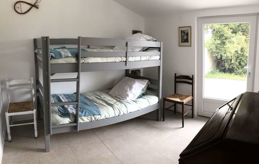 ห้องนอน 2
เตียง 2 ชั้นขนาด 90x190