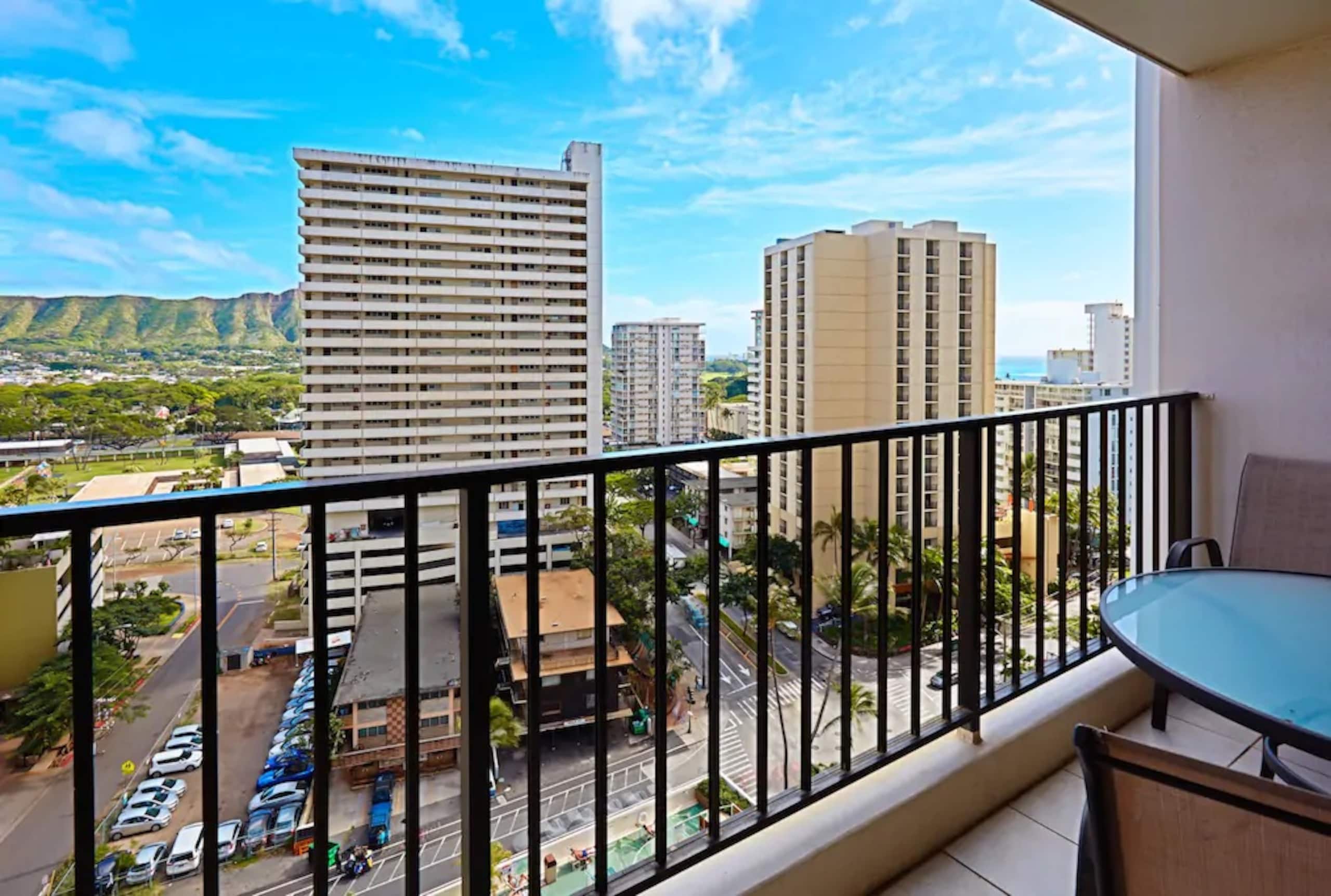 Hotel in Honolulu · ★4.71 · 1 bedroom · 3 beds · 1 private bath - Image 15