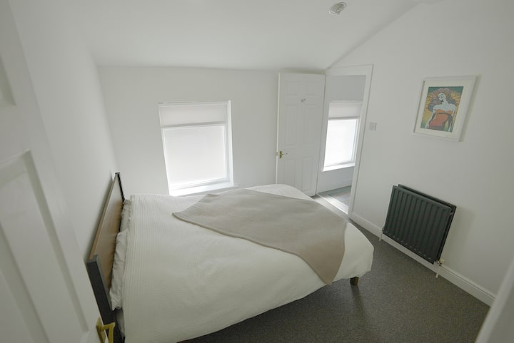 ห้องนอนคู่หมายเลข 2 พร้อมห้องน้ำในตัว