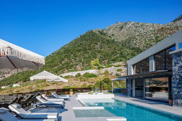 Luxury Villa with Sea Views, Fire Pit & near beach gallery image 2