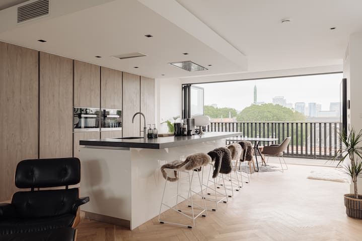 Newly Renovated Peaceful Penthouse gallery image 2