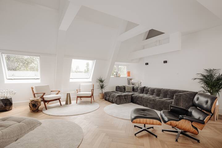 Newly Renovated Peaceful Penthouse gallery image 3