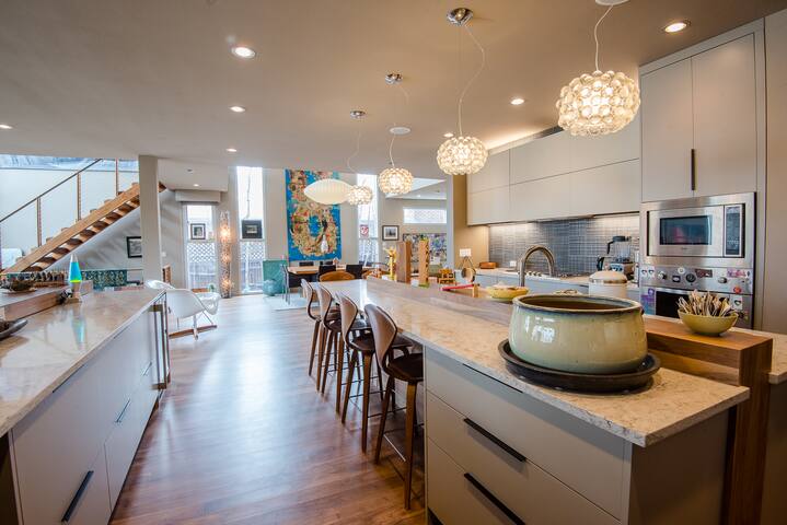 Private Art House Estate gallery image 4