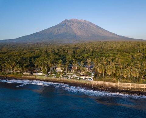 Fantastic 6-Bedroom Ocean Front Private Villa