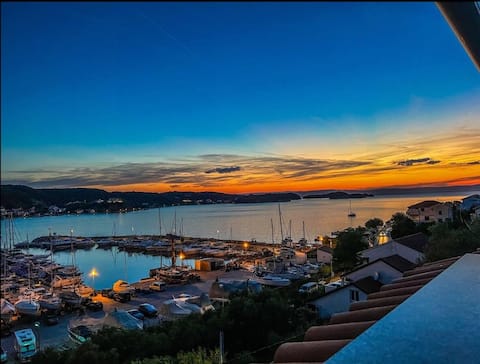 Successful Airbnb property: Sanja apartment 1 in Supetarska Draga