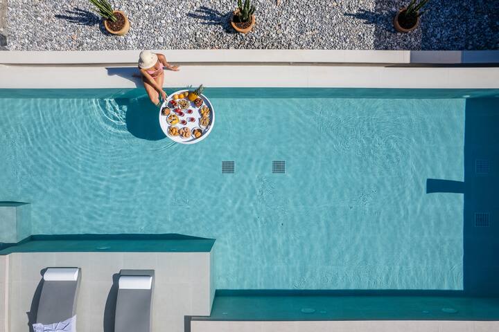 Luxury Villa with Sea Views, Fire Pit & near beach gallery image 3