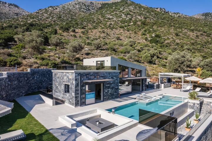 Luxury Villa with Sea Views, Fire Pit & near beach gallery image 2