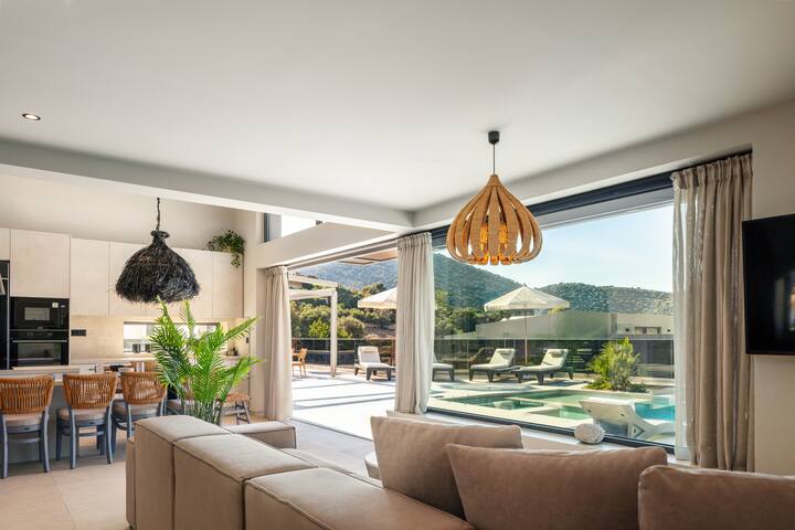 Luxury Villa with Sea Views, Fire Pit & near beach gallery image 4