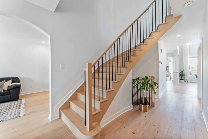 *NEW* Prestigious 5BED Home | 25MINS 2DT gallery image 5