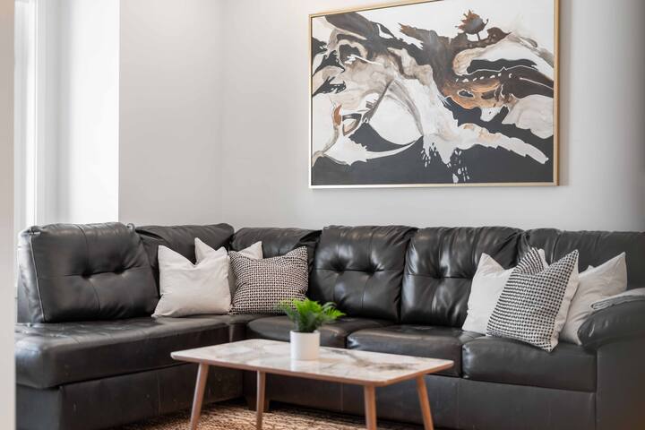 *NEW* Prestigious 5BED Home | 25MINS 2DT gallery image 3