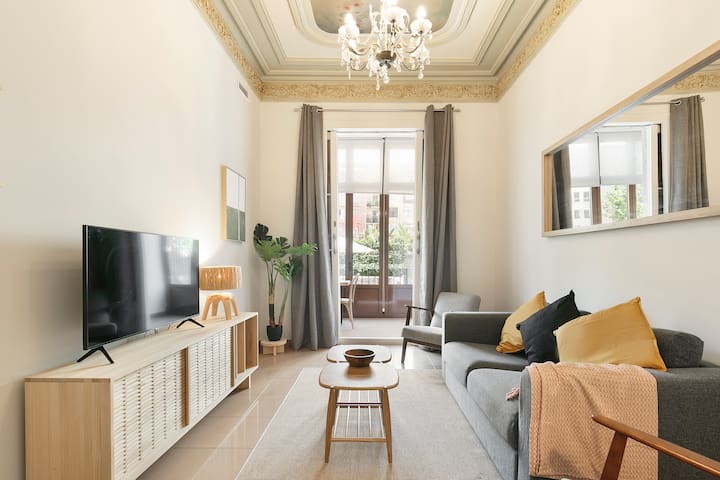 Three Bedrooms Apt. with Patio & AC (4 Adults) P2