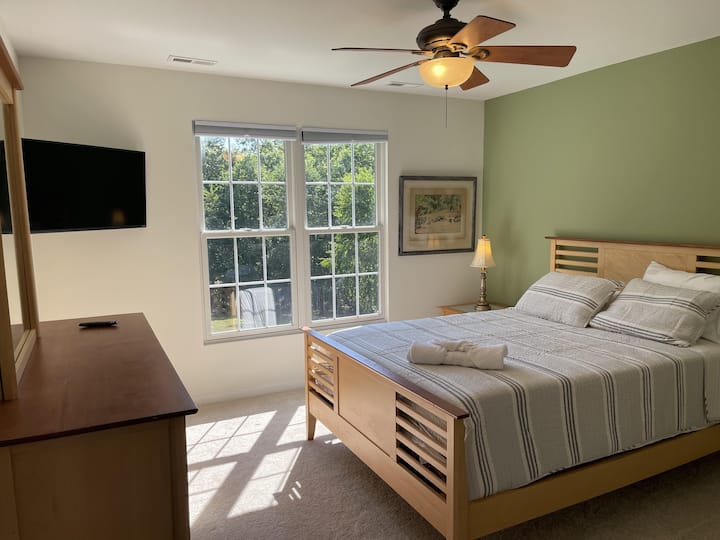 غرفة النوم 2. (سرير متطابق كما في غرفة النوم 1)