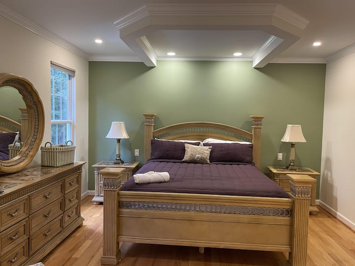 الطابق العلوي الرئيسي غرفة النوم الثالثة.