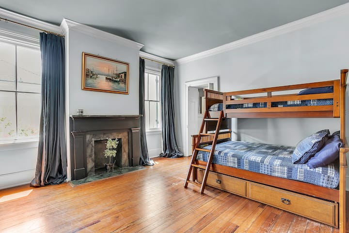 חדר קומותיים