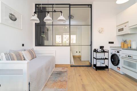 V1 accommodation near Airport and downtown Madrid