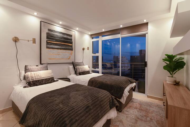 Stylish Sunlit Ocean View Oasis! gallery image 4