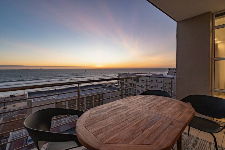 Stylish Sunlit Ocean View Oasis! gallery image 5