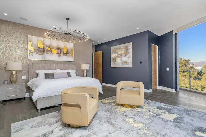 Hillside Estate: Pool & Jacuzzi gallery image 4