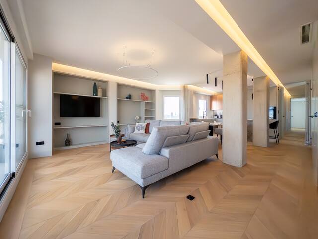 Stylish penthouse, stunning terrace in Valencia gallery image 2