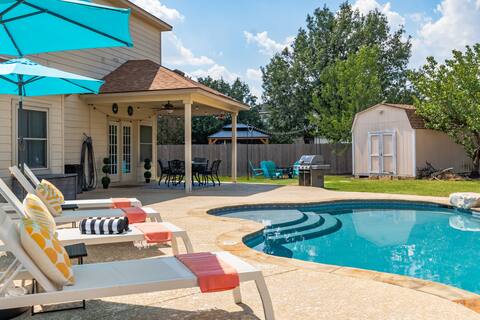 5BR / Sleeps14 *Hot Tub *Pool *Fire Pit *Spacious*