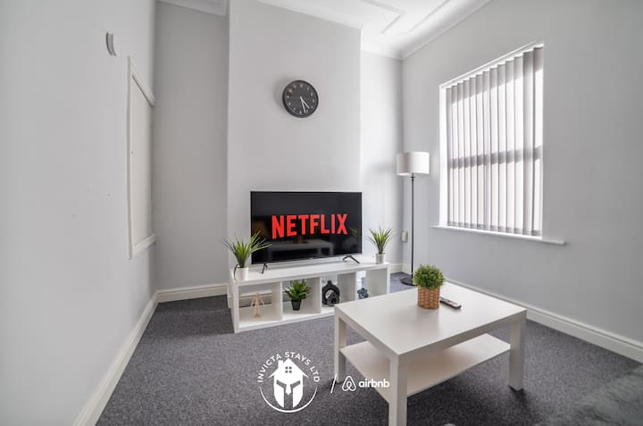 Lounge at Invicta Stays Short Lets & Serviced Malazi