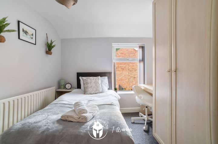 Chumba cha kulala katika Invicta Stays Short Lets & Serviced Malazi