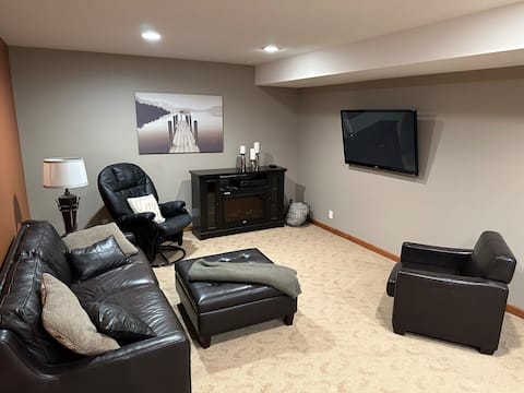 Home Base -1br quiet private dedicated lower level