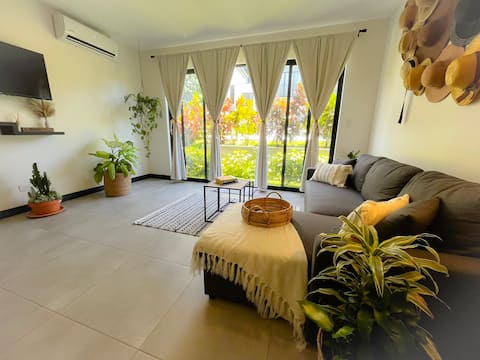 Boho Apt. 5 Min-SJO Airport•Wi-Fi • Walk to Mall