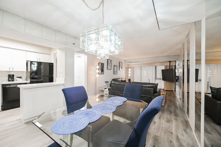 N78 2BD/2BA Center Strip |Great Views | Sleeps 12