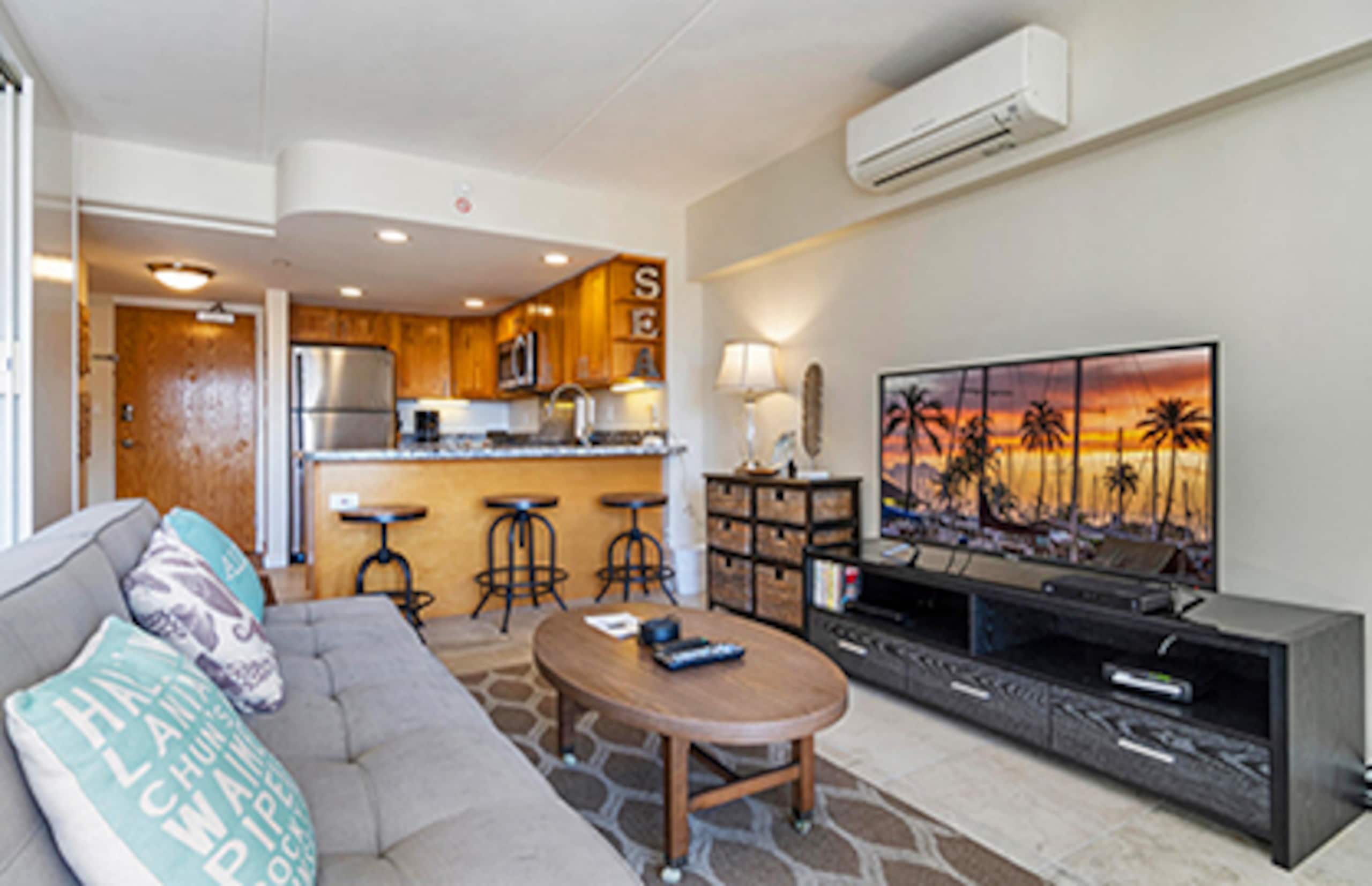 Ilikai Waikiki Resort Condo Sleeps 5 +Free Parking - Image 1