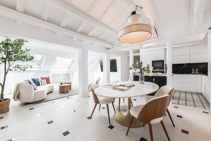 Homeclub | Design Penthouse in Justicia, Madrid gallery image 3