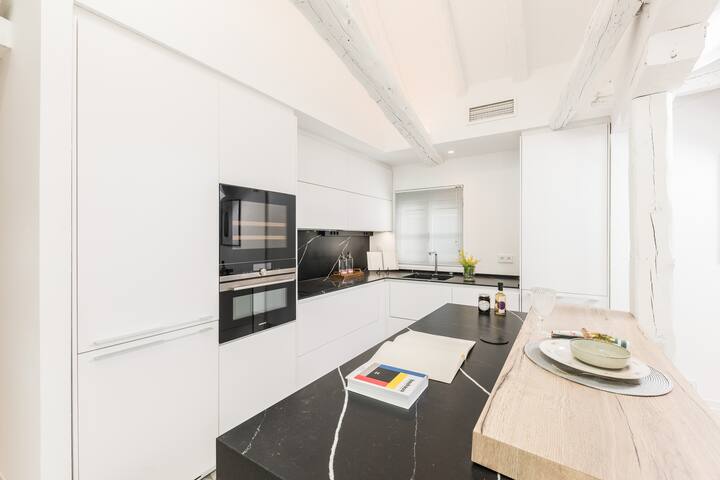 Homeclub | Design Penthouse in Justicia, Madrid gallery image 5