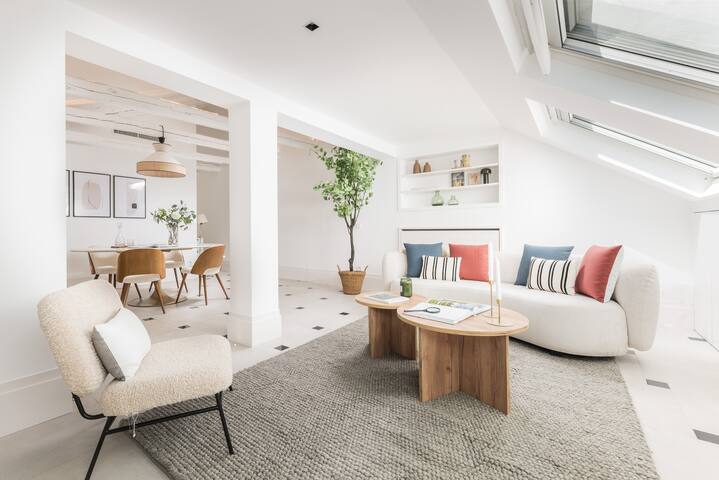 Homeclub | Design Penthouse in Justicia, Madrid gallery image 4