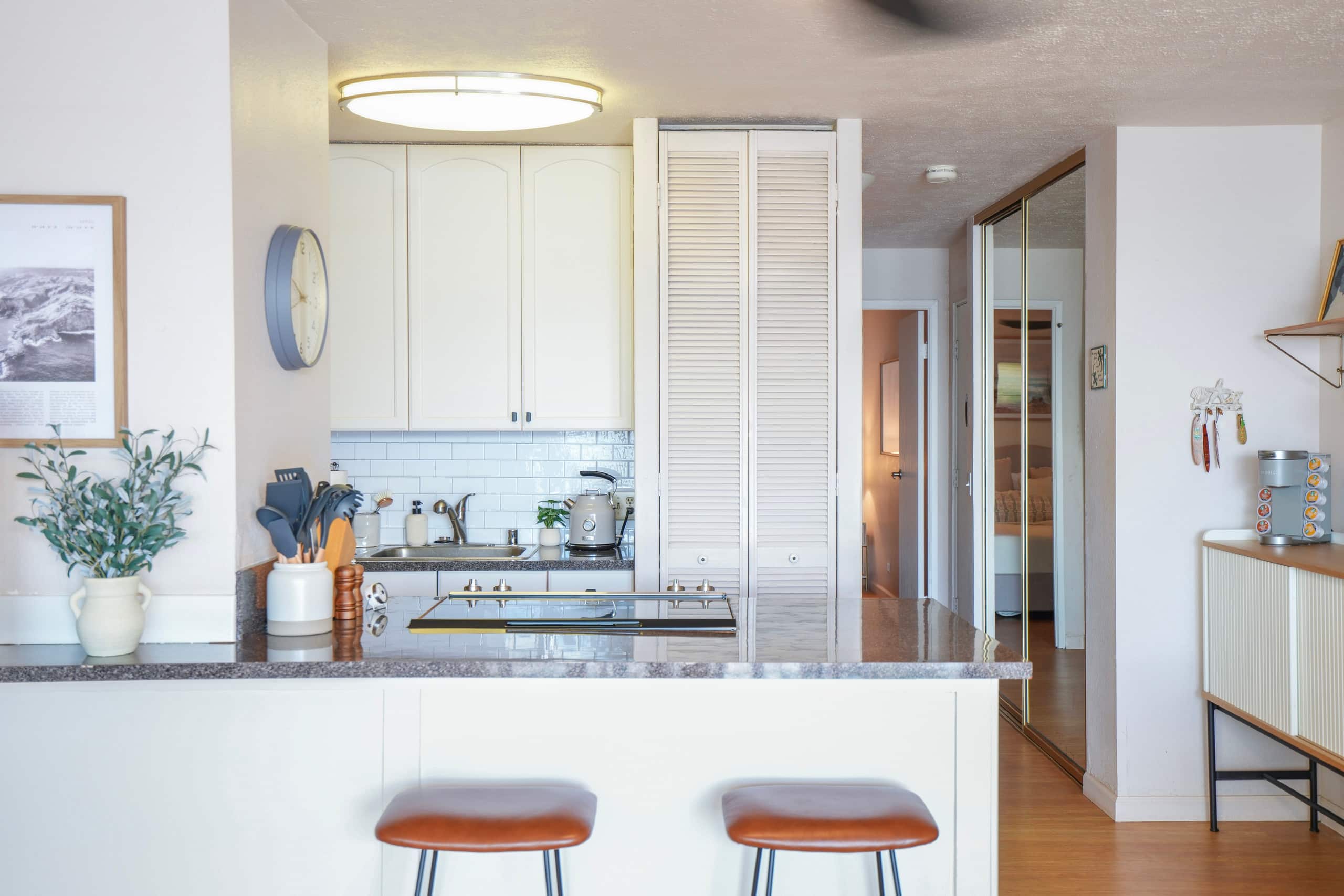 Condo in Wailuku · ★4.98 · 1 bedroom · 2 beds · 1 private bath - Image 8